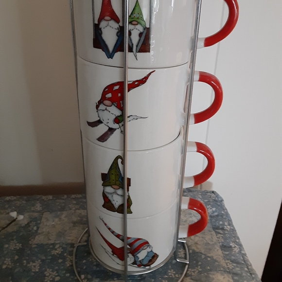 Gnome Mug Tower - Picture 1 of 4